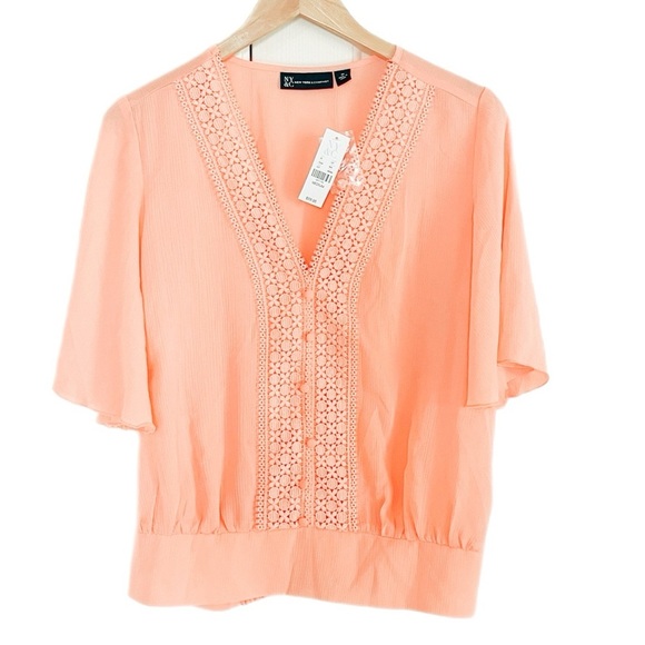 NWT NY&Co Lily & Cali Designer Collection Bell Sleeve V-neck Blouse in Peach M - Picture 3 of 6